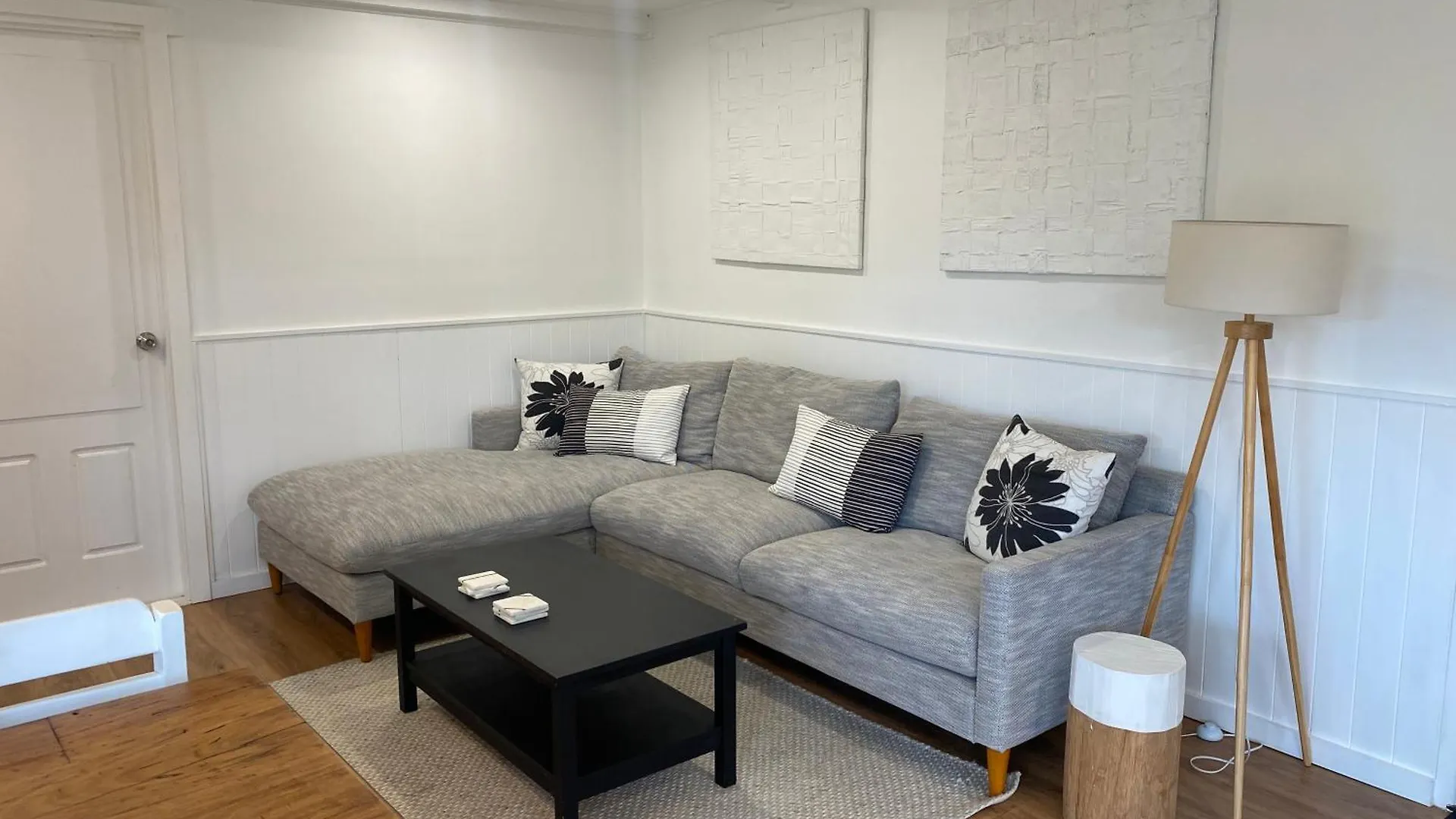 Pet Friendly Cozy Cabin Woombye