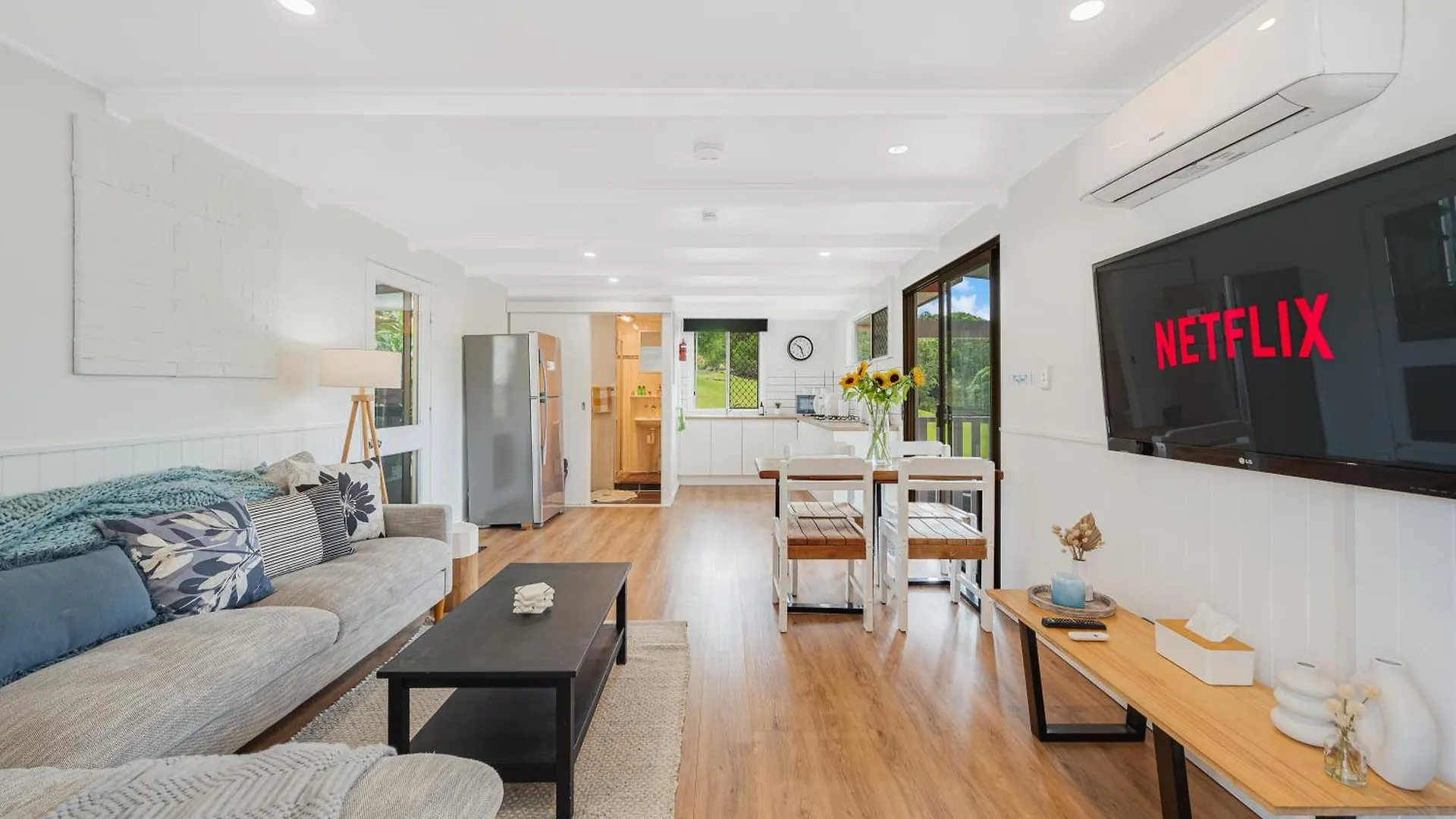 Pet Friendly Cozy Cabin Woombye 0*,  Australia