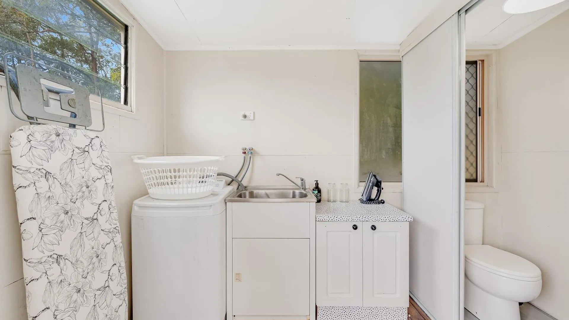 Pet Friendly Cozy Cabin Woombye 0*,