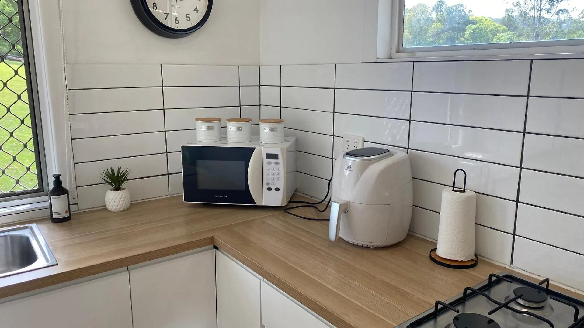 Pet Friendly Cozy Cabin Woombye Holiday home