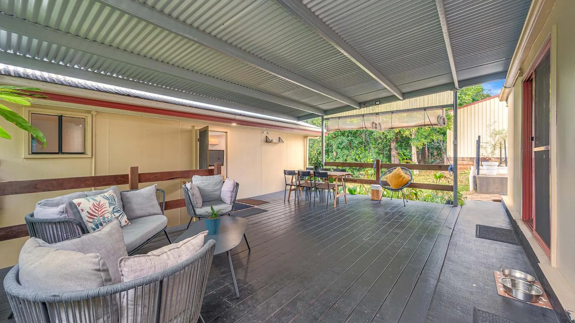 Pet Friendly Cozy Cabin Woombye