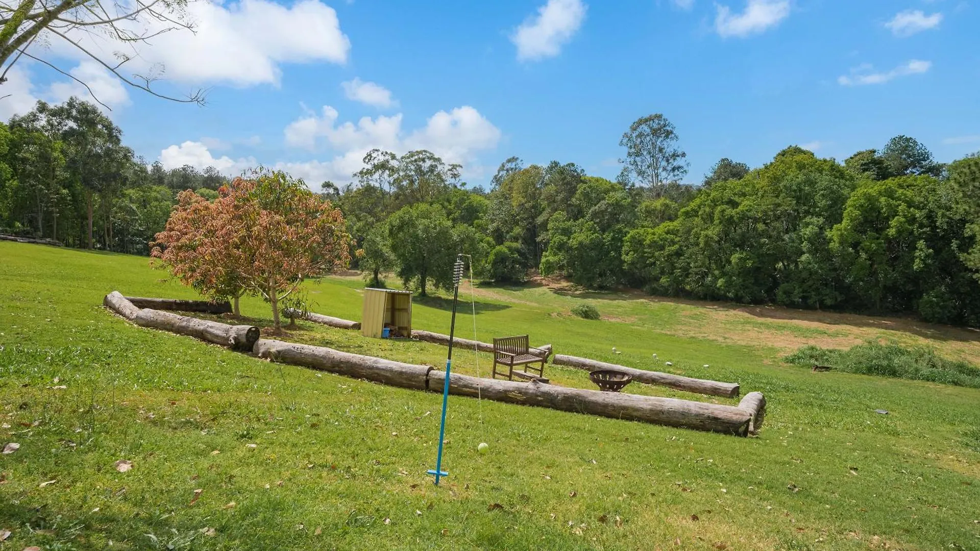 Pet Friendly Cozy Cabin Woombye